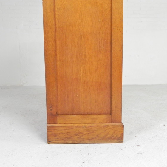 Image 1 of Armoire à volets roulants en chêne avec 1 volet, 151 cm de haut, années 1950