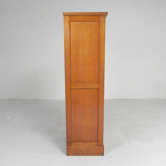 Image 1 of Armoire à volets roulants en chêne avec 1 volet, 151 cm de haut, années 1950