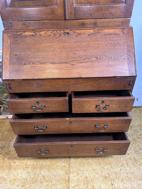 Image 1 of  Libreria vintage in rovere massello Brocante, 1880, scomparti nascosti e interni attrezzati