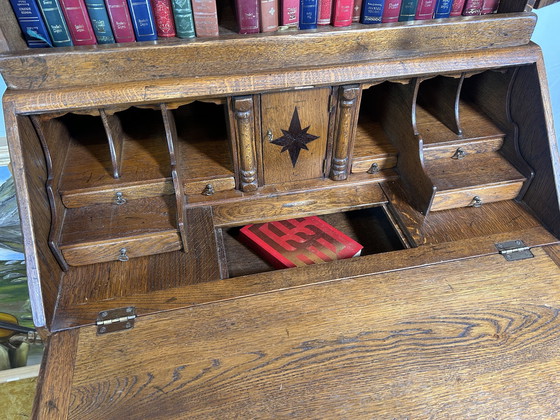 Image 1 of  Libreria vintage in rovere massello Brocante, 1880, scomparti nascosti e interni attrezzati