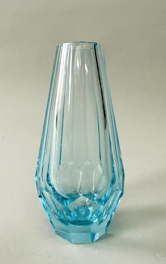 Image 1 of vase à facettes dans le style de Josef Hoffmann