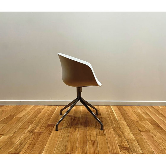 Image 1 of Vintage armchair in plastic and aluminum by Hee Welling