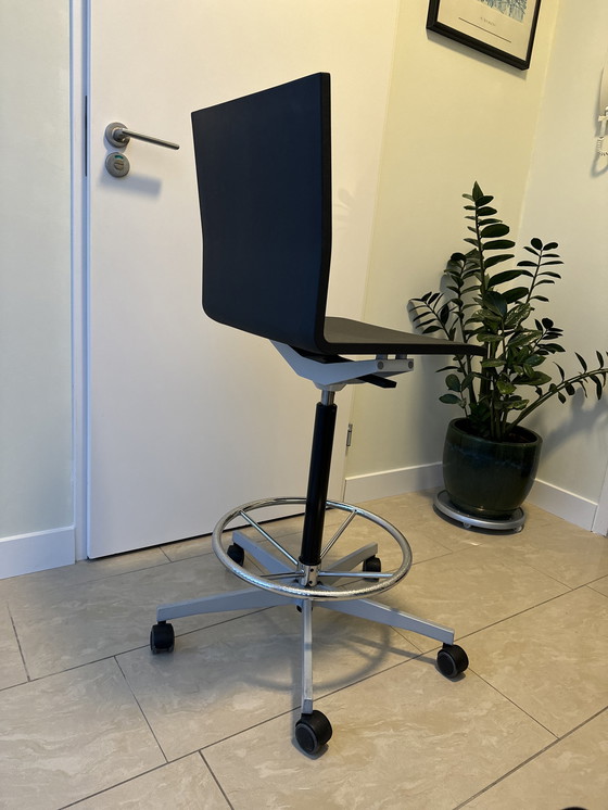 Image 1 of Vitra 04 high low desk checkout chair