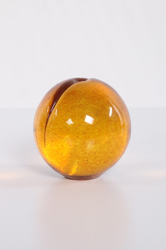 Image 1 of Presse-papier en verre boule pêche orange