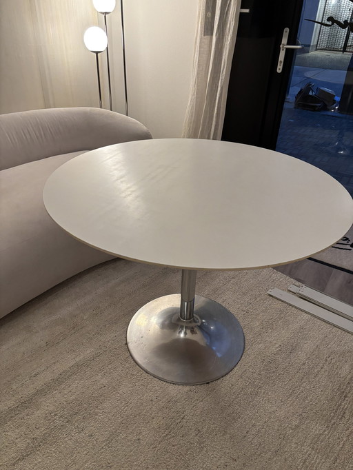 White table metal frame