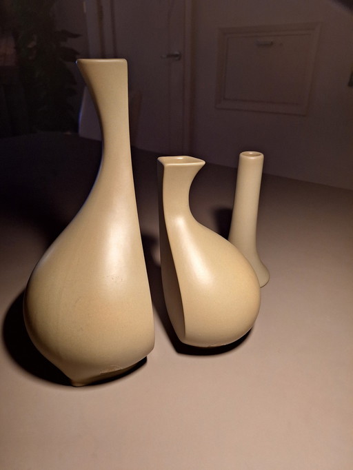 Trio di eleganti vasi di design 