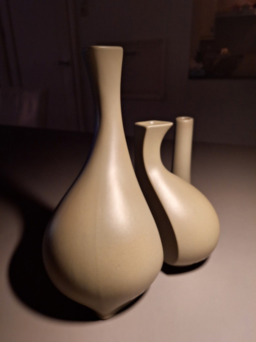 Trio di eleganti vasi di design 