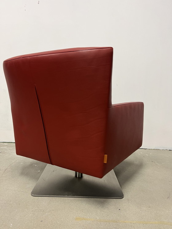 Image 1 of Montis Pala swivel armchair red leather