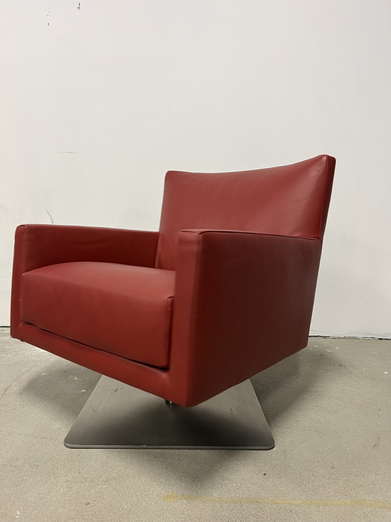 Image 1 of Montis Pala swivel armchair red leather