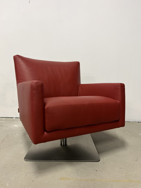 Image 1 of Montis Pala swivel armchair red leather