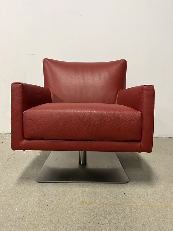 Image 1 of Montis Pala swivel armchair red leather