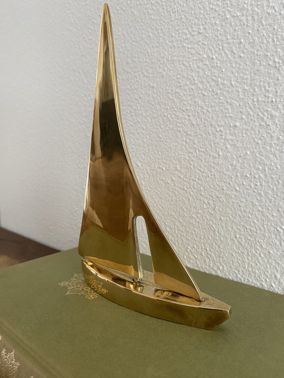 Image 1 of Statuetta vintage di barca a vela in rame/ottone