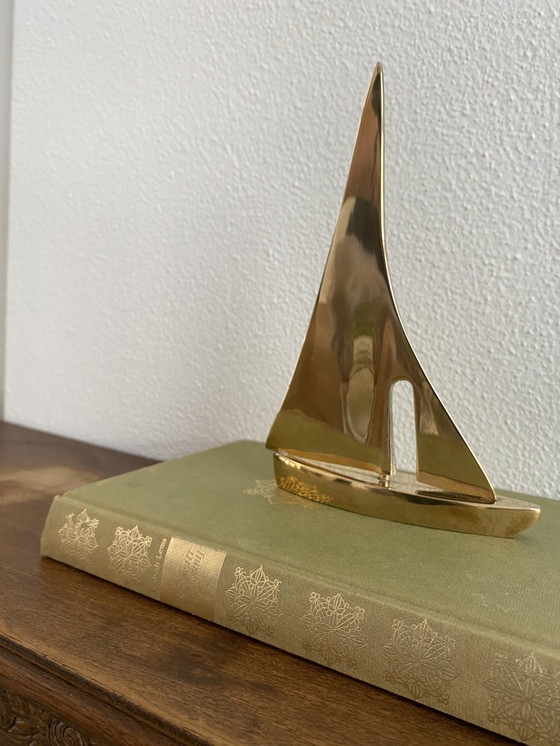 Image 1 of Statuetta vintage di barca a vela in rame/ottone