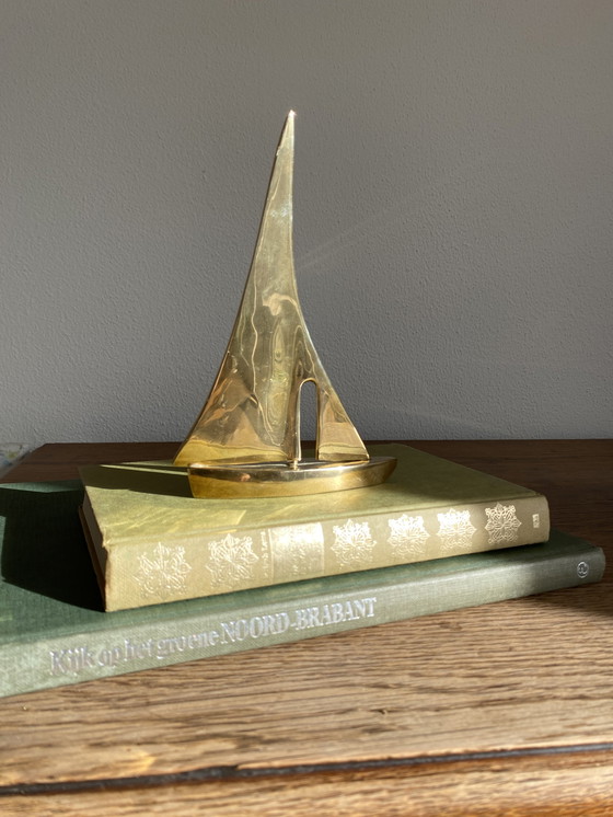 Image 1 of Statuetta vintage di barca a vela in rame/ottone