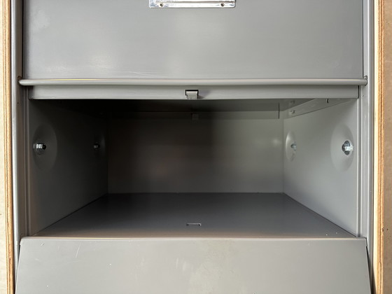 Image 1 of Meuble à chaussures industriel vintage / meuble à abattants