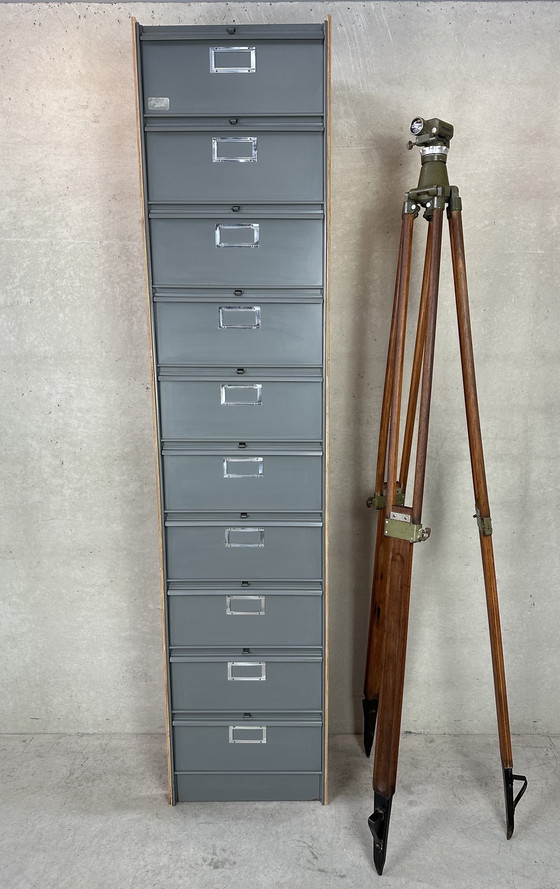 Image 1 of Meuble à chaussures industriel vintage / meuble à abattants