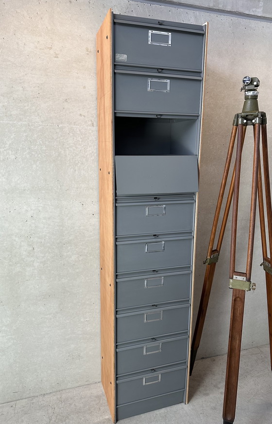 Image 1 of Meuble à chaussures industriel vintage / meuble à abattants