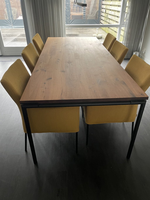 Bert plantation dining table