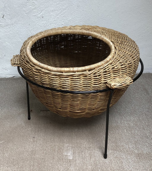 Wicker knitting basket with iron base