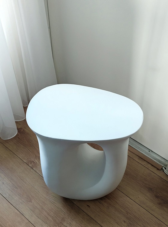 Image 1 of Table d'appoint design moderne