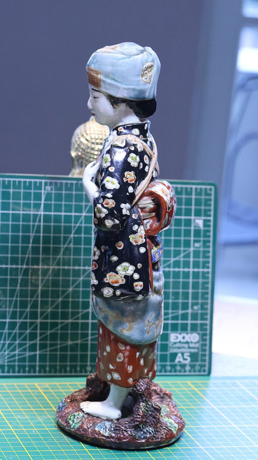 Weird kutani figure