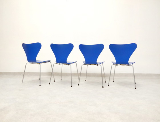 Image 1 of 4 chaises papillon bleues d'Arne Jacobsen pour Fritz Hansen