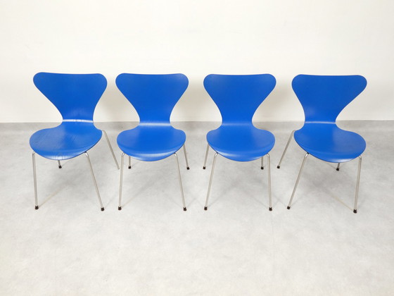 Image 1 of 4 chaises papillon bleues d'Arne Jacobsen pour Fritz Hansen