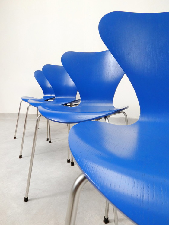 Image 1 of 4 chaises papillon bleues d'Arne Jacobsen pour Fritz Hansen