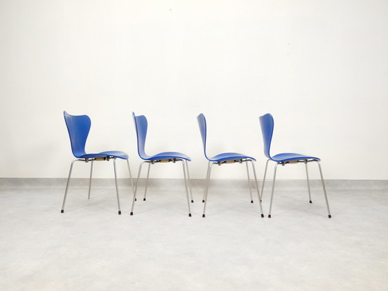 Image 1 of 4 chaises papillon bleues d'Arne Jacobsen pour Fritz Hansen