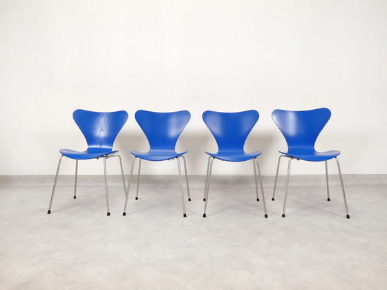 Image 1 of 4 chaises papillon bleues d'Arne Jacobsen pour Fritz Hansen