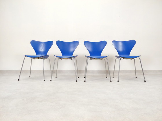 Image 1 of 4 chaises papillon bleues d'Arne Jacobsen pour Fritz Hansen