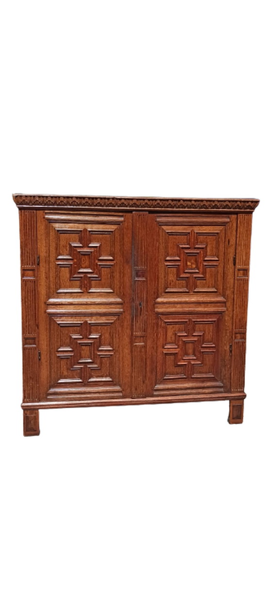 Image 1 of Armoire en chêne Zeeland