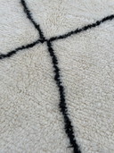 Alfombra tradicional marroquí Beni Ouarain moderna blanca