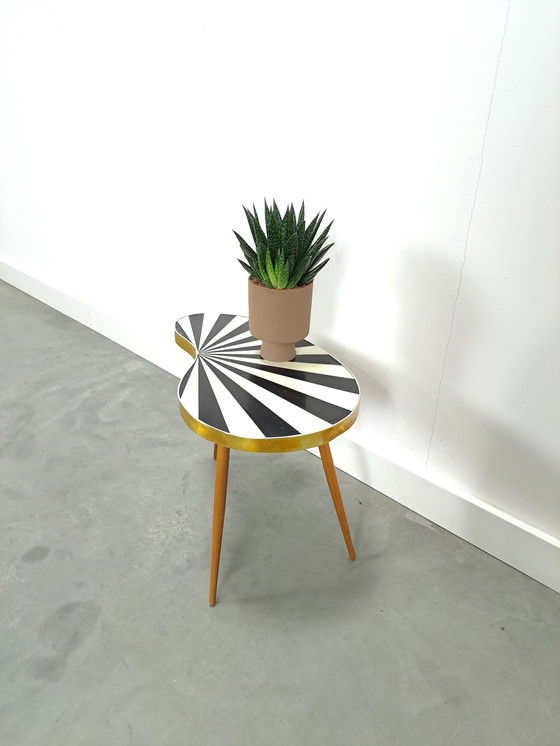 Image 1 of Tavolino laterale in formica bianco e nero a forma di rene vintage
