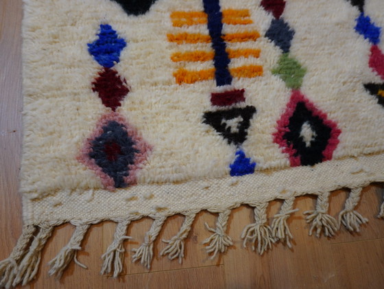 Image 1 of Tapis berbère - 281 cm x 153 cm - laine blanche et colorée