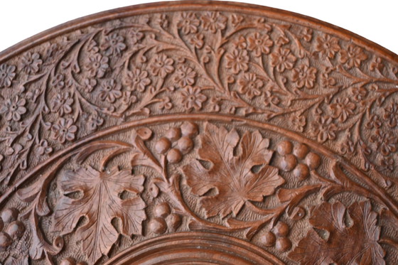 Image 1 of Tavolino laterale in legno massello intagliato d&#39;epoca