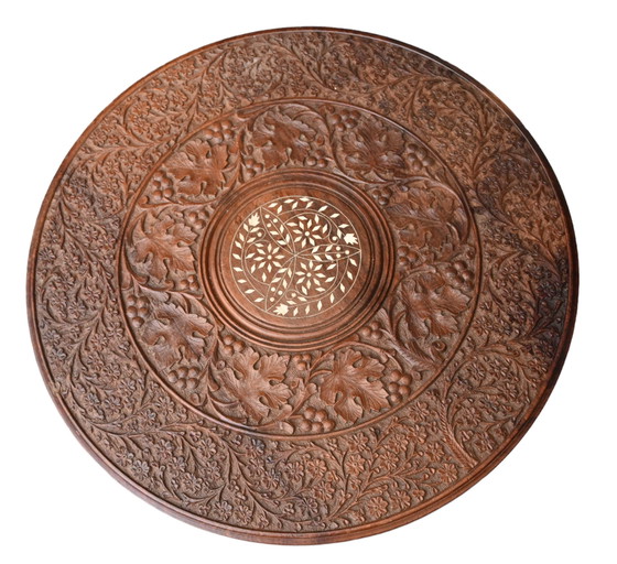 Image 1 of Table d'appoint vintage en bois dur sculpté