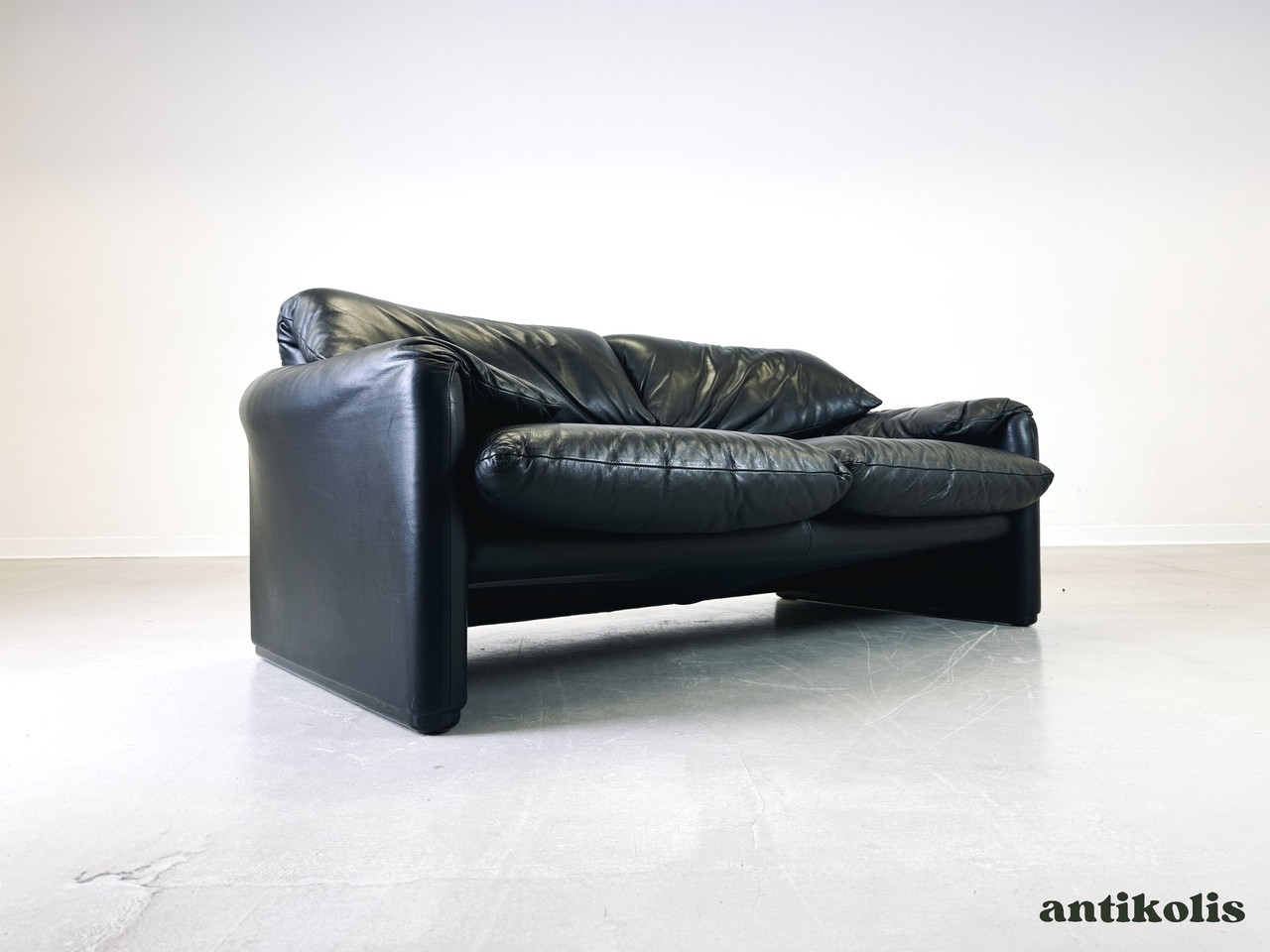 Sofá de 2 plazas Cassina Maralunga Mid Century Vico Magistretti cuero