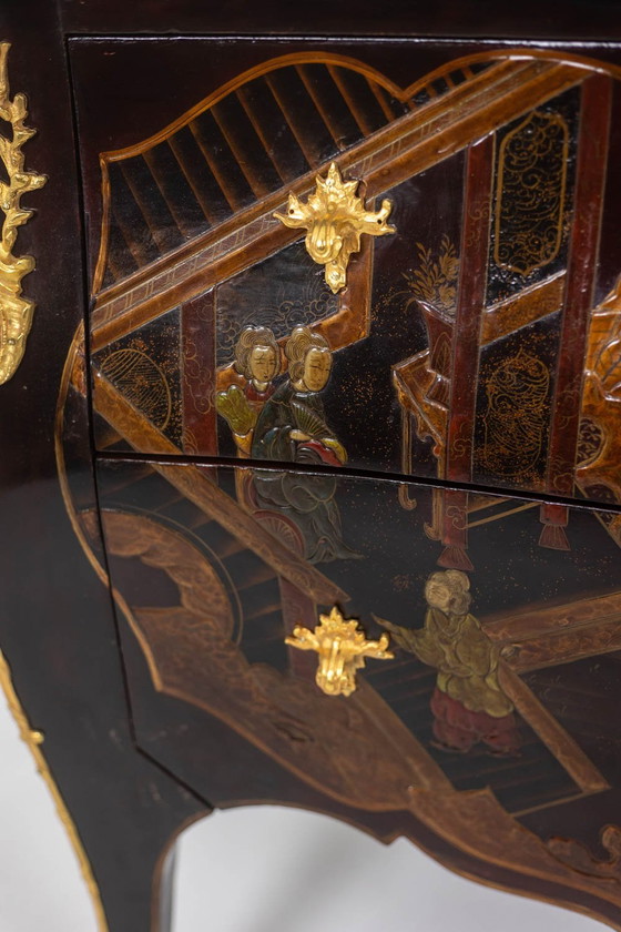 Image 1 of Cassettiera laccata con piano in marmo. Anni '50.