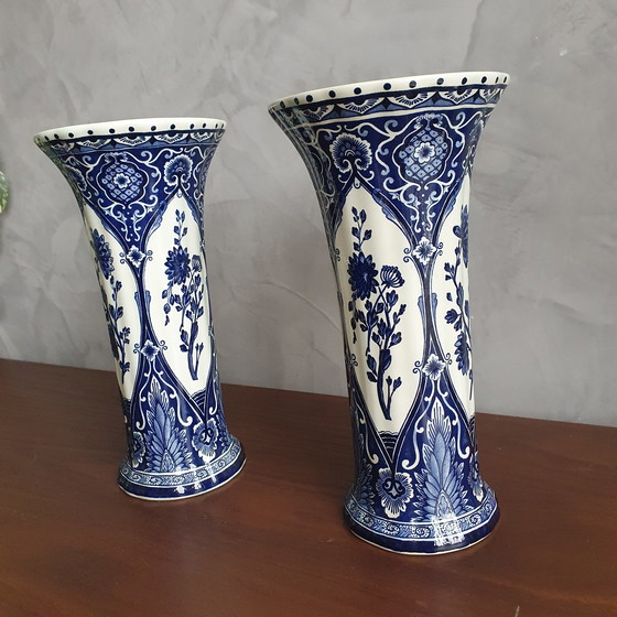 Image 1 of Jarrones trompeta azul de Delft de Royal Sphinx de Boch de 1940