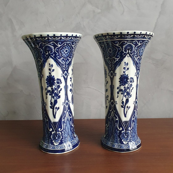 Image 1 of Jarrones trompeta azul de Delft de Royal Sphinx de Boch de 1940