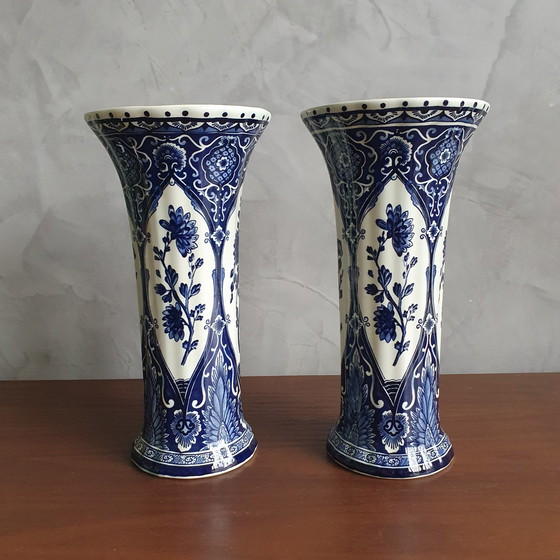Image 1 of Jarrones trompeta azul de Delft de Royal Sphinx de Boch de 1940