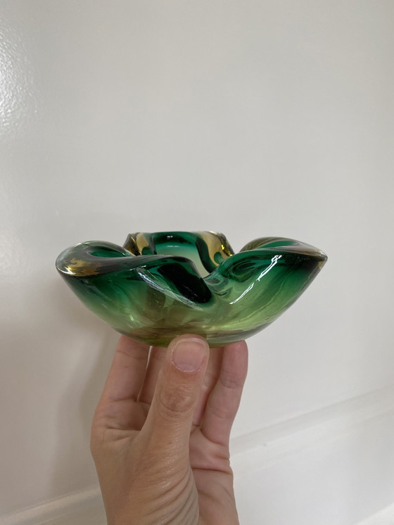 Image 1 of Ciotola vintage in vetro di Murano dalla forma organica nei toni del verde