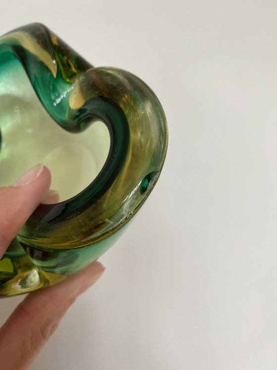 Image 1 of Ciotola vintage in vetro di Murano dalla forma organica nei toni del verde