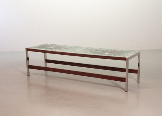 Image 1 of Grande tavolino da caffè rettangolare Denisco in ceramica, in un'esplosione di colori, su struttura cromata e in legno. Belg