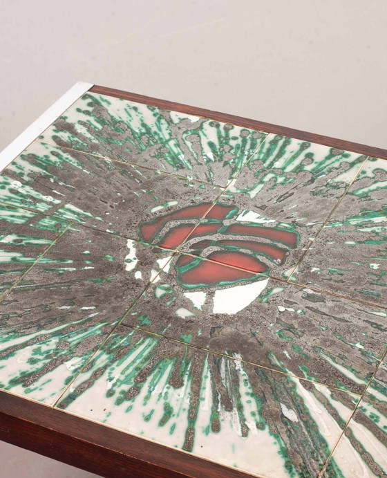 Image 1 of Grande tavolino da caffè rettangolare Denisco in ceramica, in un'esplosione di colori, su struttura cromata e in legno. Belg