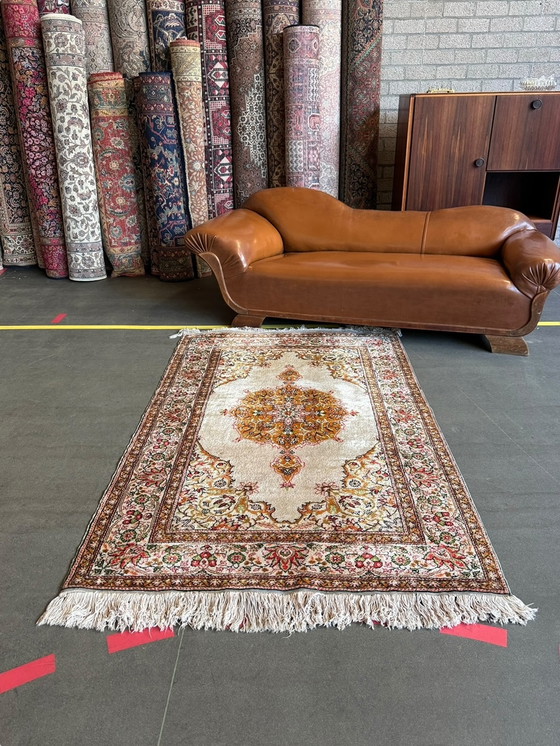 Image 1 of Tapis oriental en soie de Kayseri