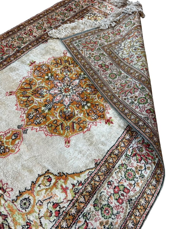 Image 1 of Tapis oriental en soie de Kayseri