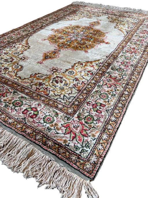 Tapis oriental en soie de Kayseri