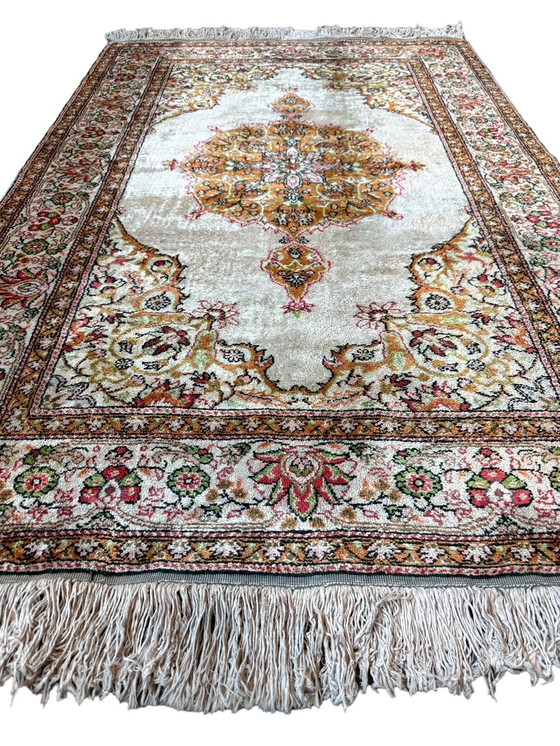 Image 1 of Tapis oriental en soie de Kayseri